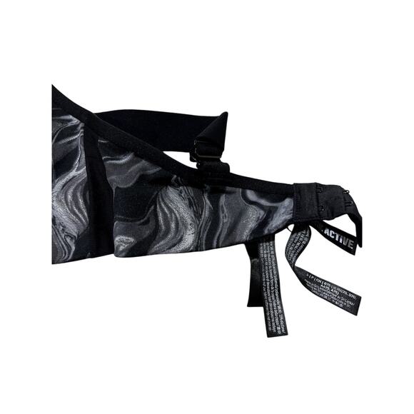 PINK Active Camo Mesh Sports Bra Criss Cross Back EUC - Picture 7 of 9